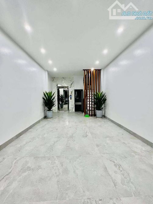 Bán nhà Đường Hoàng Văn Thái Phân lô quân đội 6 Tầng thang máy Gara ô tô vào nhà Full nội - 1