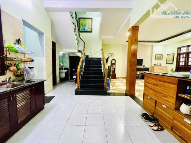 Gấp bán nhà Sài Gòn, 4 tầng, dt 120m2, giá 29.5 tỷ, giáp Mt Hai Bà Trưng. - 1