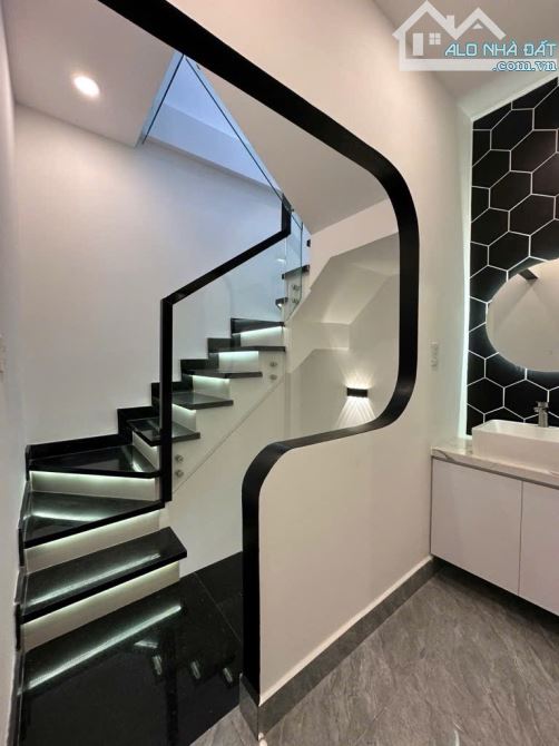 Cần Bán Gấp nhà trung tâm giáp Q.1 giá xe máy nhà mới 3tầng 120m2 5tỷ xíu hẻm 3m - 1