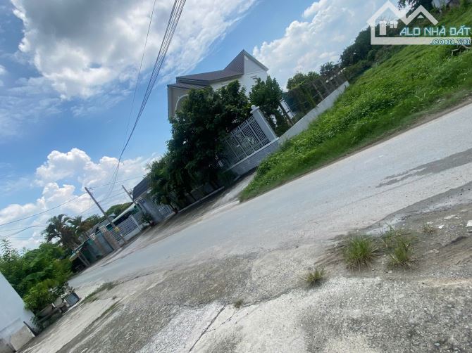 BÁN GẤP Lô đất 252,8m2. SHR, xã Tân Phú Trung, Củ Chi. Giá 800 triệu