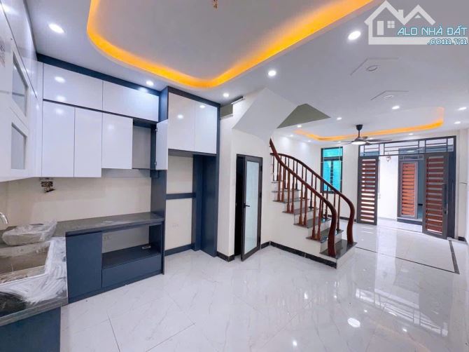 BÁN NHÀ 3Tx68m2, TRỤC CHÍNH Ô TÔ ĐỖ CỬA, GIÁ ĐẦU TƯ CỰC TỐT - 1