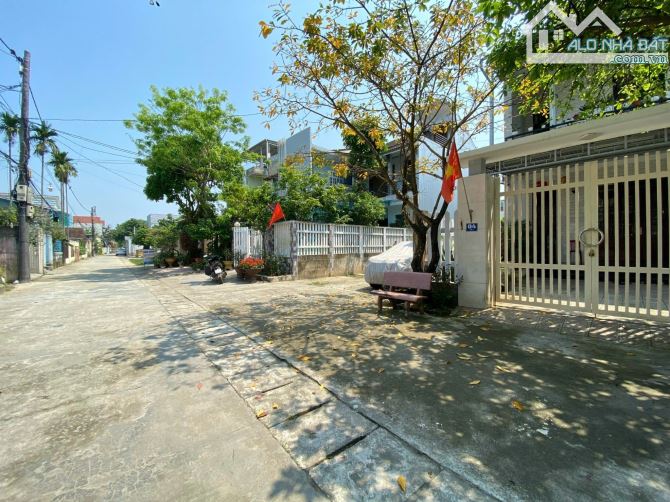 BÁN ĐẤT KIỆT Ô TÔ TRÁNH NHAU ĐƯỜNG NGUYỄN SINH CUNG, TP HUẾ - 1