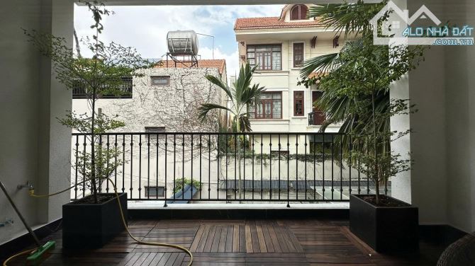 Bán Biệt Thự 3 Tầng Nguyễn Thành Ý Q.1 - 8,1 x17m Cn 135m2 Thiết kế Hiện Đại Đầy Tinh Tế - 1