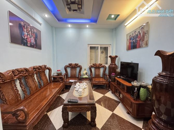 BÁN CĂN 5 TẦNG TRUNG TÂM PHƯỜNG CẦU DIỄN: DT 40M2 - NGÕ RỘNG - Ô TÔ VÀO NHÀ - 1