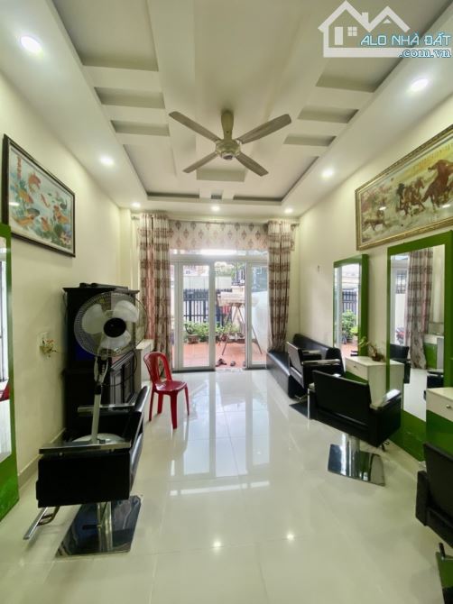 BIỆT THỰ 3 TẦNG - THẢO ĐIỀN - 195TRIỆU/M2 - 1