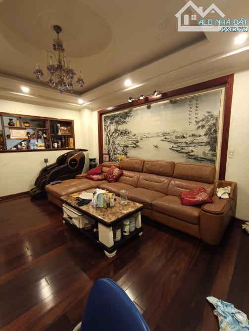 Bán Nhà Phân Lô VIP Hoàng Quốc Việt 61m x 5T, Vỉa Hè, Ô Tô Tránh, KD Sầm Uất – 27.6 Tỷ - 1