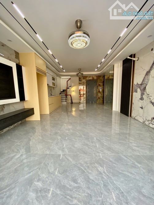 Bán nhà mới Ngọc Thụy. Long Biên DT 50M2, MT 4.6M, 6 Tầng, Gara, thang máy, full nội thất, - 1