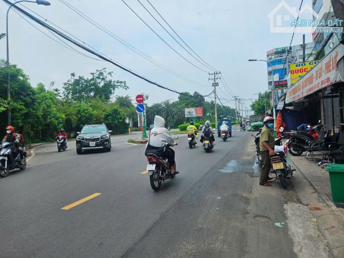 Nhà măt tiền đường Tân Sơn, Cấp 4, DT 6.2X26M Vuông A4 tiên xây tòa nhà Khách sạn CHDV. - 1