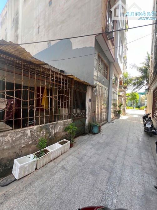 BÁN ĐẤT TẶNG NHÀ 1 TẦNG PHÂN LÔ Ô TÔ THÔNG GIẢI PHÓNG 75M GIÁ CHỈ 12.5 TỶ - 1