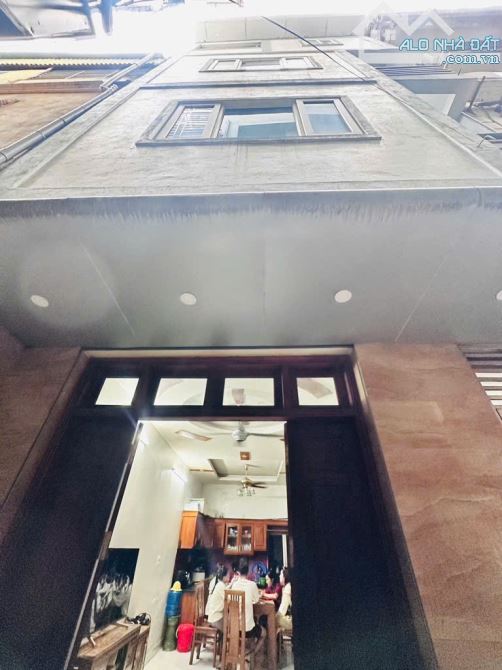 CẦU GIẤY - 50M2 - 4 TẦNG - MẶT TIỀN 5.2M - DÂN XÂY - NHÀ ĐẸP Ở NGAY