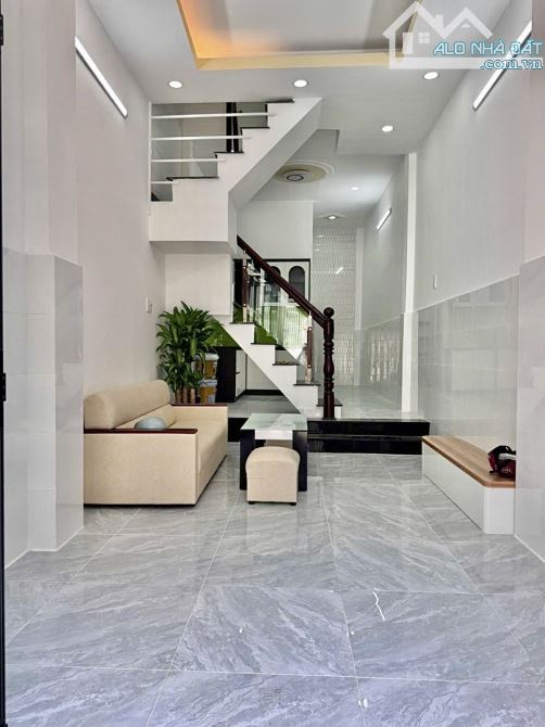 ✨ NHÀ ĐẸP 3 TẦNG (có: 3PN, 2WC) HXH 4.5M sạch đẹp, Diện tích: Ngang 3M x Dài 11M - 3,65 TỶ - 1