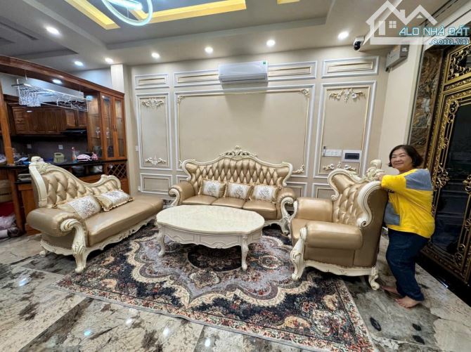 Bán biệt thự ngang 10m đường Trần Quang Diệu P.14 Q.3 - 1