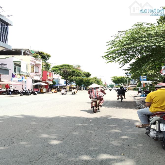 TOÀN NHÀ MẶT TIỀN TÂN HƯƠNG - NGANG KHỦNG 8X22 - 3 TẦNG TRỐNG SUỐT - GIÁ 41.X TỶ - 1