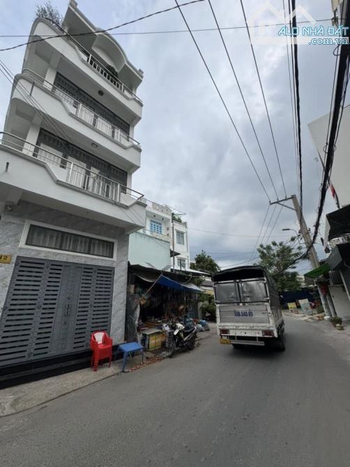 BÁN ĐẤT TẶNG NHÀ CẤP 4 - ĐƯƠNHF LIÊN KHU 5-11-12 - DT: 105 M2 ( 6 x 18 )1 TẤM - 7,8 TY. - 1