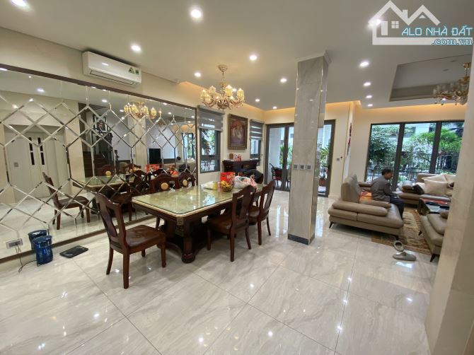 Toà nhà phố Trần Thái Tông, Cầu Giấy 335m2, MT 12m, 7T, T máy, Ô tô, gần Phố, KD chỉ 69 tỷ - 1