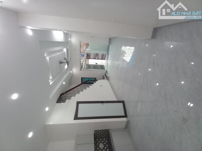 Nhà 3 tầng xây mới ô tô lùi cửa ngõ Đông Mạc - 1