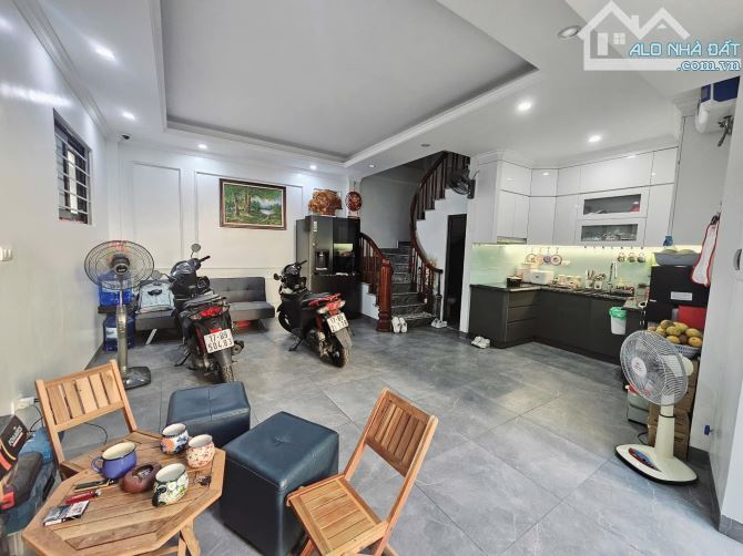 Nhà mới đẹp ở luôn Yên Hòa Cầu Giấy. Sổ vuông 34m, 6 tầng, MT5m Giá 11.5 tỷ Ô tô vào nhà - 2