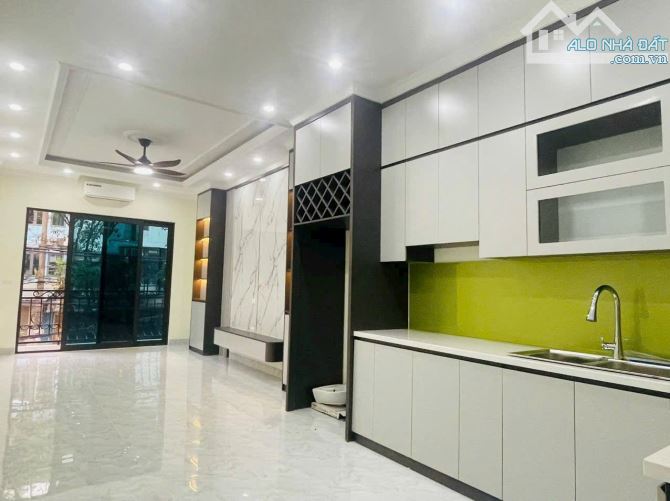 Nhà đẹp ở ngay Hồ Tùng Mậu Bắc Từ Liêm Sổ vuông 43m 4 tầng MT4m Giá 12 tỷ Ngõ ô tô tránh - 2