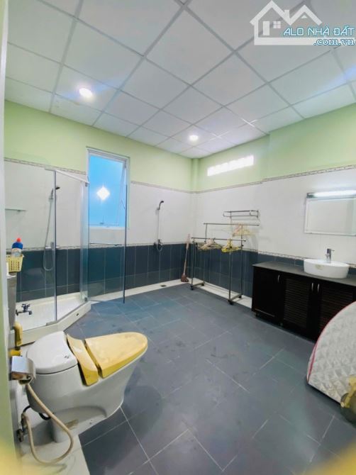 Gấp bán nhà Sài Gòn, cạnh Hai Bà Trưng, giá 29.5 tỷ, 4 tầng, dt 120m2. - 2