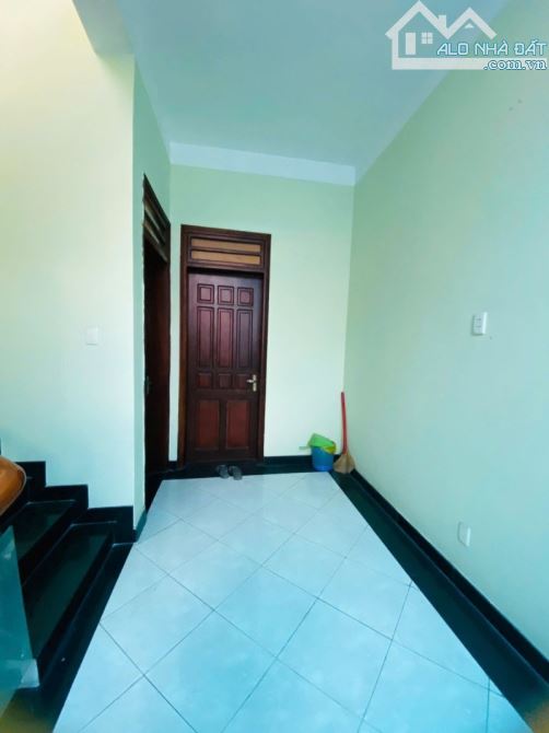 Gấp bán nhà Sài Gòn, 4 tầng, dt 120m2, giá 29.5 tỷ, giáp Mt Hai Bà Trưng. - 2