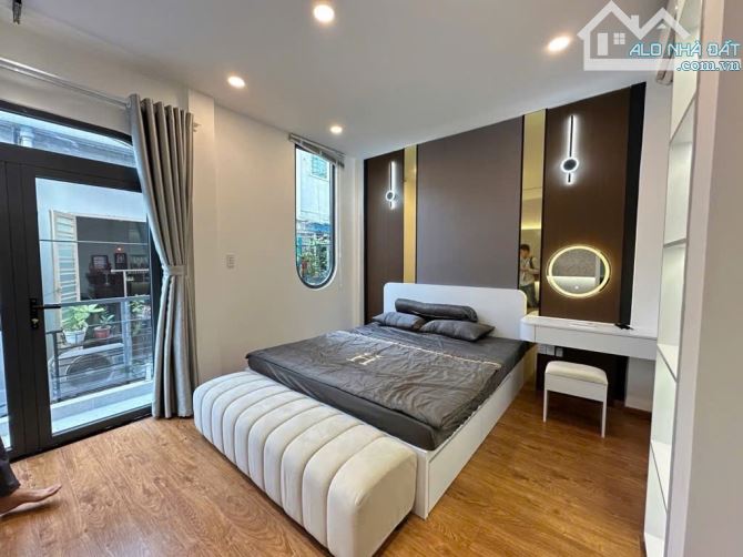 Cần Bán Gấp nhà trung tâm giáp Q.1 giá xe máy nhà mới 3tầng 120m2 5tỷ xíu hẻm 3m - 2