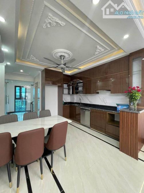 BÁN NHÀ LẠC LONG QUÂN GẦN HỒ TÂY DT 40M 5 TẦNG Ô TÔ VÀO NHÀ DÂN XÂY CỰC ĐẸP GIÁ 14.2 TỶ - 2
