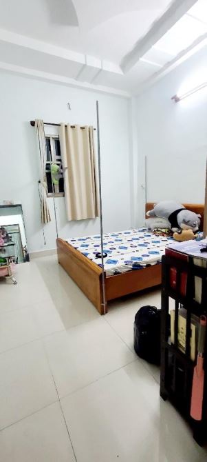 Bán gấp nha đẹp ở ngay Hoàng Ngân, xe hơi đỗ cửa, hẻm thông tứ tun, 47m2, 4PN, SHR. - 2