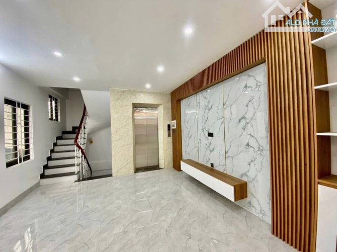 Bán nhà LÔ GÓC phố Bồ Đề, Long Biên, 65m2, 6T Thang máy, Ô tô vào nhà, 18 tỷ - 2