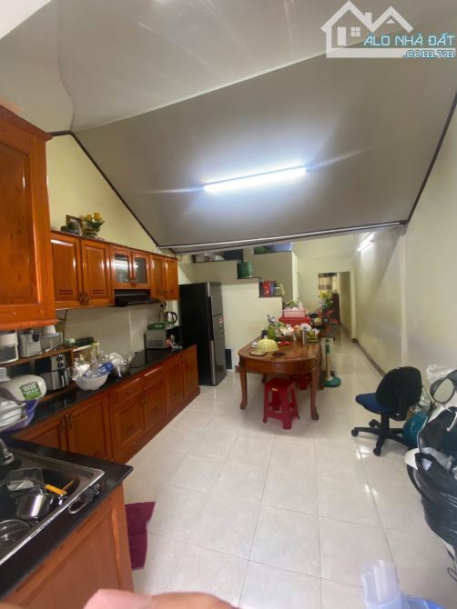 Nhà hẻm ô tô Hoàng Diệu gần vòng xoay Dã Tượng cách biển 600m - 2
