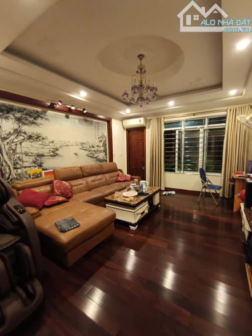 BÁN NHÀ PHÂN LÔ NGHĨA ĐÔ - NGÕ TO NHƯ PHỐ - Ô TÔ TRÁNH - VỈA HÈ - KINH DOANH ĐỈNH/ DT 61M - 2