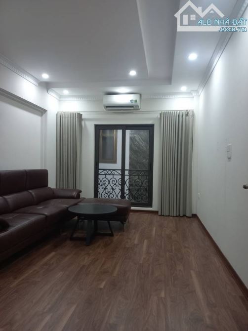 Bán nhà Ngọc Lâm Long biên 34m 5t 8.8 tỷ ô tô vào nhà gần mặt phố - 2