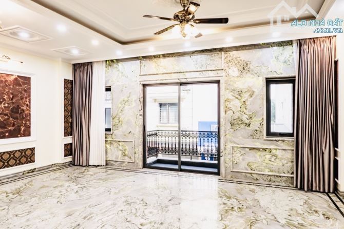 Chính chủ bán nhà 6 tầng tại Giang Biên DT:75m2,Thang máy ,ô tô đỗ cửa ,kinh doanh . - 2