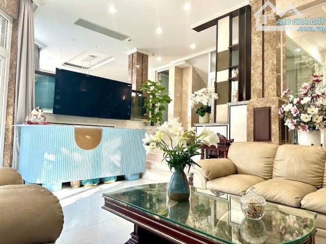 CHO THUÊ BIỆT THỰ LÝ CHÍNH THẮNG, QUẬN 3 – NHÀ ĐẸP, CÓ THANG MÁY - HẺM LỚN XE HƠI - 2