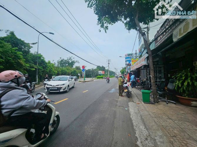 Nhà măt tiền đường Tân Sơn, Cấp 4, DT 6.2X26M Vuông A4 tiên xây tòa nhà Khách sạn CHDV. - 2