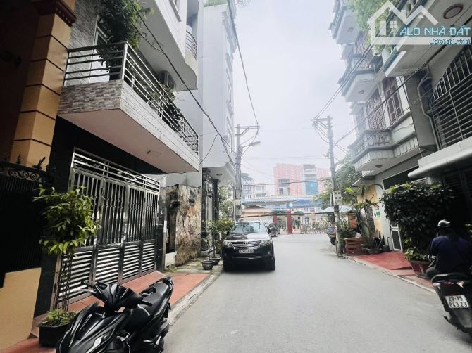 Hàng hiếm! Hoàng Quốc Việt, khu phân lô, oto đỗ cửa, vỉa hè rộng, 2 thoáng 60m*5T - 2