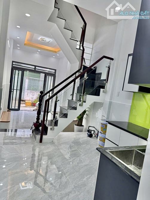 ✨ NHÀ ĐẸP 3 TẦNG (có: 3PN, 2WC) HXH 4.5M sạch đẹp, Diện tích: Ngang 3M x Dài 11M - 3,65 TỶ - 2