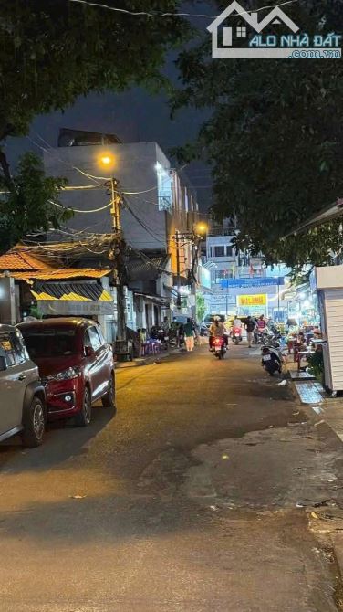 Bán biệt thự ngang 10m đường Trần Quang Diệu P.14 Q.3 - 2
