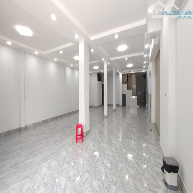 TOÀN NHÀ MẶT TIỀN TÂN HƯƠNG - NGANG KHỦNG 8X22 - 3 TẦNG TRỐNG SUỐT - GIÁ 41.X TỶ - 2
