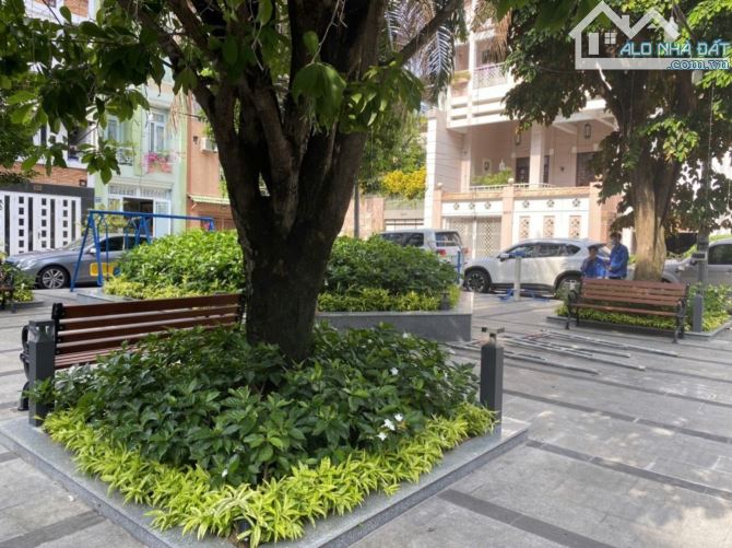Bán Biệt Thự Khu Compuond Nguyễn Văn Trỗi P.10 Q.PN 7,5 x 21m² 4 tầng Giá 46tỷ TL - 2