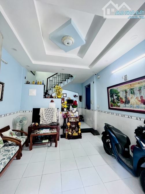 Ngay Emart Phan Văn Trị, hẻm OTO 6m ( 4 x 13) 3tầng (4P ngủ) chỉ 9.2tỷ - 2