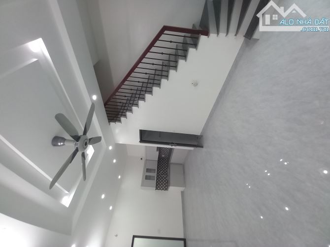 Nhà 3 tầng xây mới ô tô lùi cửa ngõ Đông Mạc - 2
