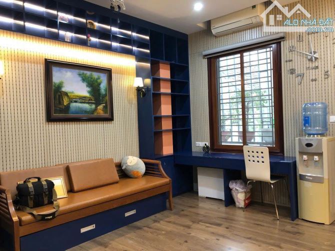 Nhà đẹp ở luôn Hoàng Quốc Việt Cầu Giấy Sổ vuông 39m, 5 tầng MT4m Giá 13 tỷ Ngõ ô tô tránh - 3