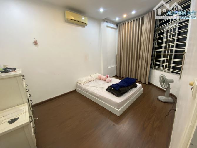 Nhà đẹp ở luôn Hoàng Quốc Việt Cầu Giấy Sổ vuông 64m 4 tầng MT5m4 Giá 18 tỷ Ngõ ô tô tránh - 3
