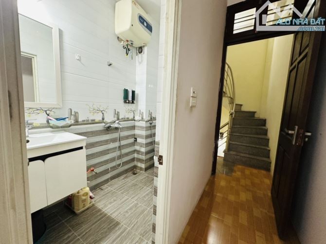 Bán Nhà khu Hoàng Quốc Việt, Ô tô đỗ cửa, 27m2, 5 tầng, 7,4Tỷ - 3