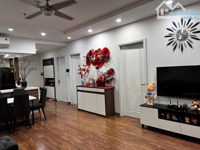 Bán gấp căn 110m2- 3PN- CC Vin Time City T7- View nhạc nc- có slot xe- Giá 87tr/m2 - 3