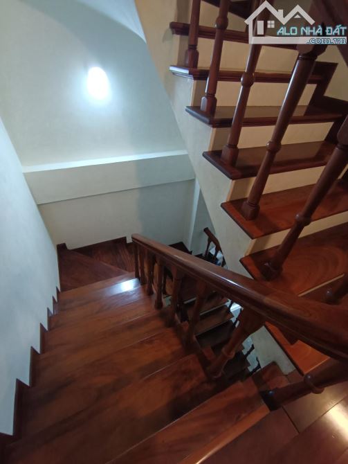 Bán Nhà Phân Lô VIP Hoàng Quốc Việt 61m x 5T, Vỉa Hè, Ô Tô Tránh, KD Sầm Uất – 27.6 Tỷ - 3