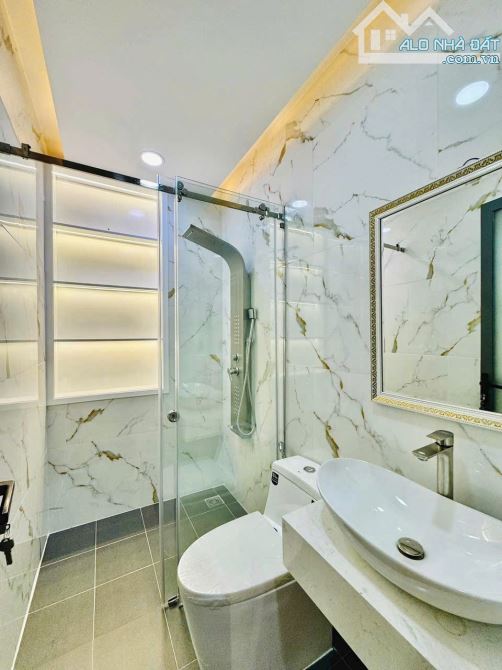 Cực Phẩm Đầu Tư! Nhà 1 hầm + 6 Tầng, thang máy – 12 Phòng – Lê Văn Duyệt – Kế bên Quận 1 - 3