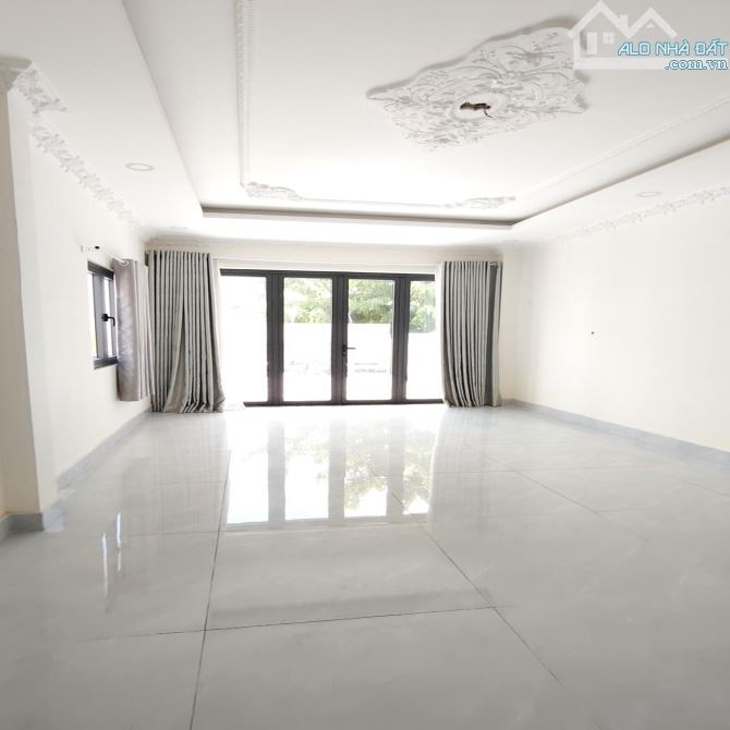 TOÀN NHÀ MẶT TIỀN TÂN HƯƠNG - NGANG KHỦNG 8X22 - 3 TẦNG TRỐNG SUỐT - GIÁ 41.X TỶ - 3