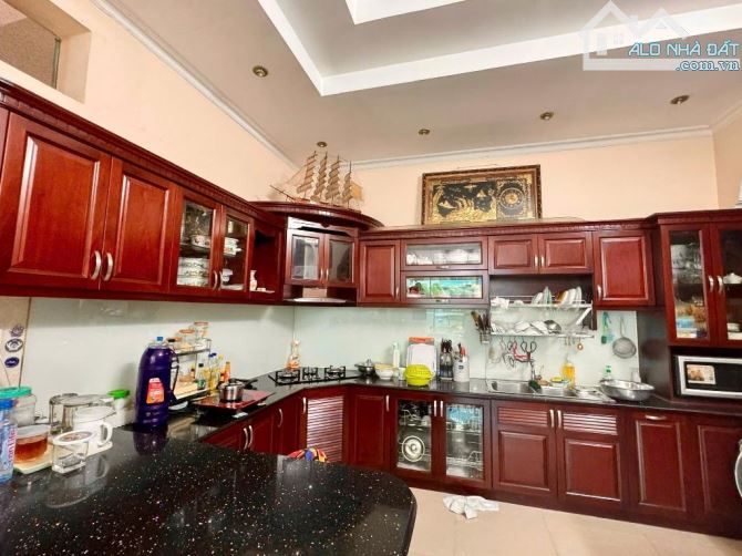 BÁN GẤP BIỆT THỰ NGANG KHỦNG 14M – SÂN VƯỜN RỘNG – TRUNG TÂM Q7 – SỔ HỒNG RIÊNG – GIÁ TỐT - 3
