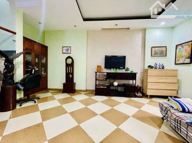 Gấp bán nhà Sài Gòn, 4 tầng, dt 120m2, giá 29.5 tỷ, giáp Mt Hai Bà Trưng. - 4